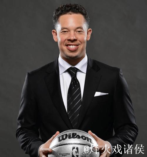 文班是否首发？米奇：我们仍在权衡对球队的最佳选择