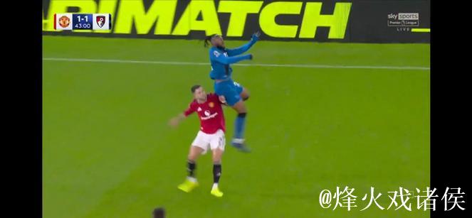 球迷不满裁判放过Semenyo锁喉动作未判红牌 球迷不满裁判放过Semenyo锁喉动作未判红牌